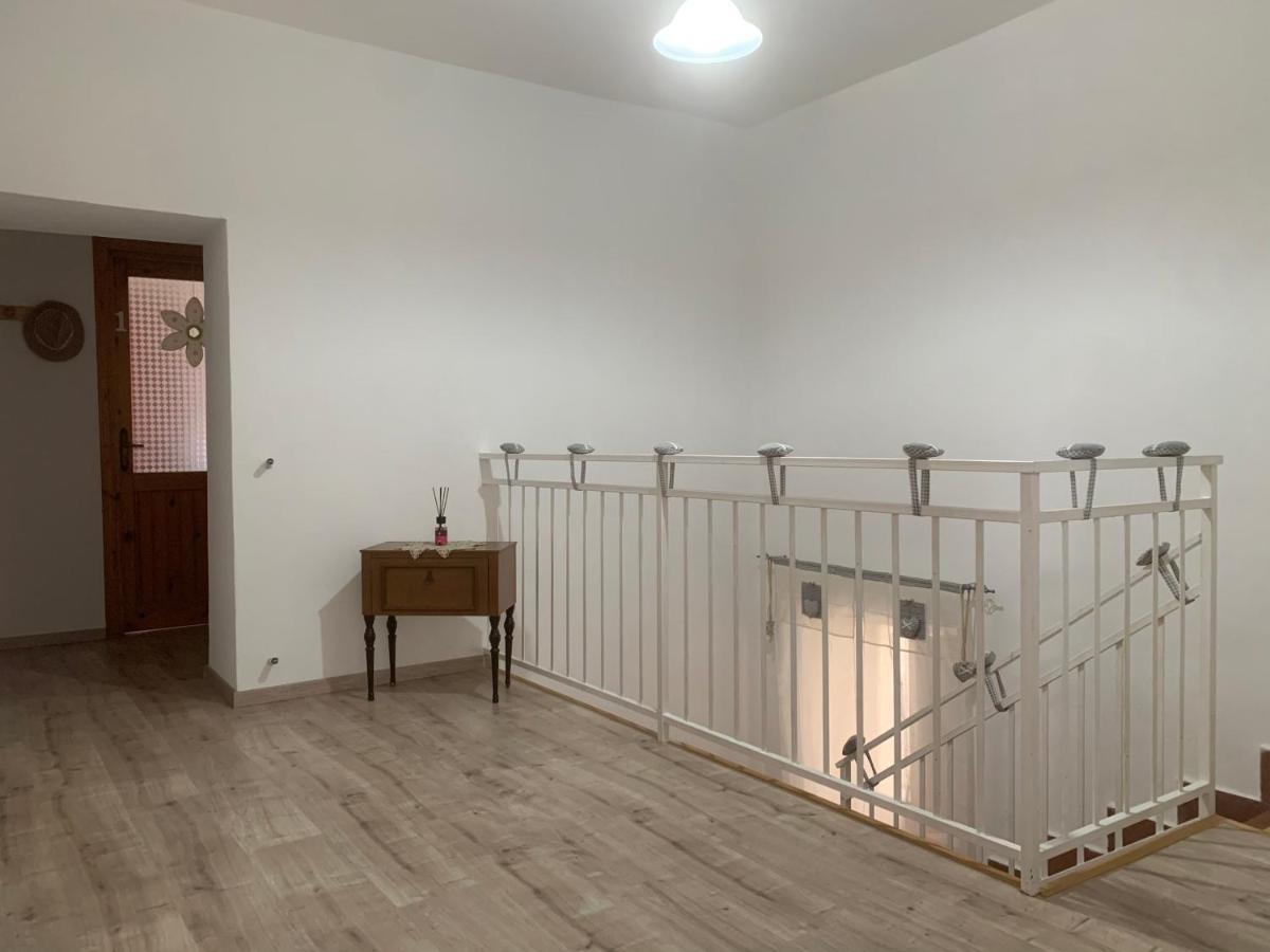 Al Castello Apartment Fiumefreddo Bruzio Esterno foto