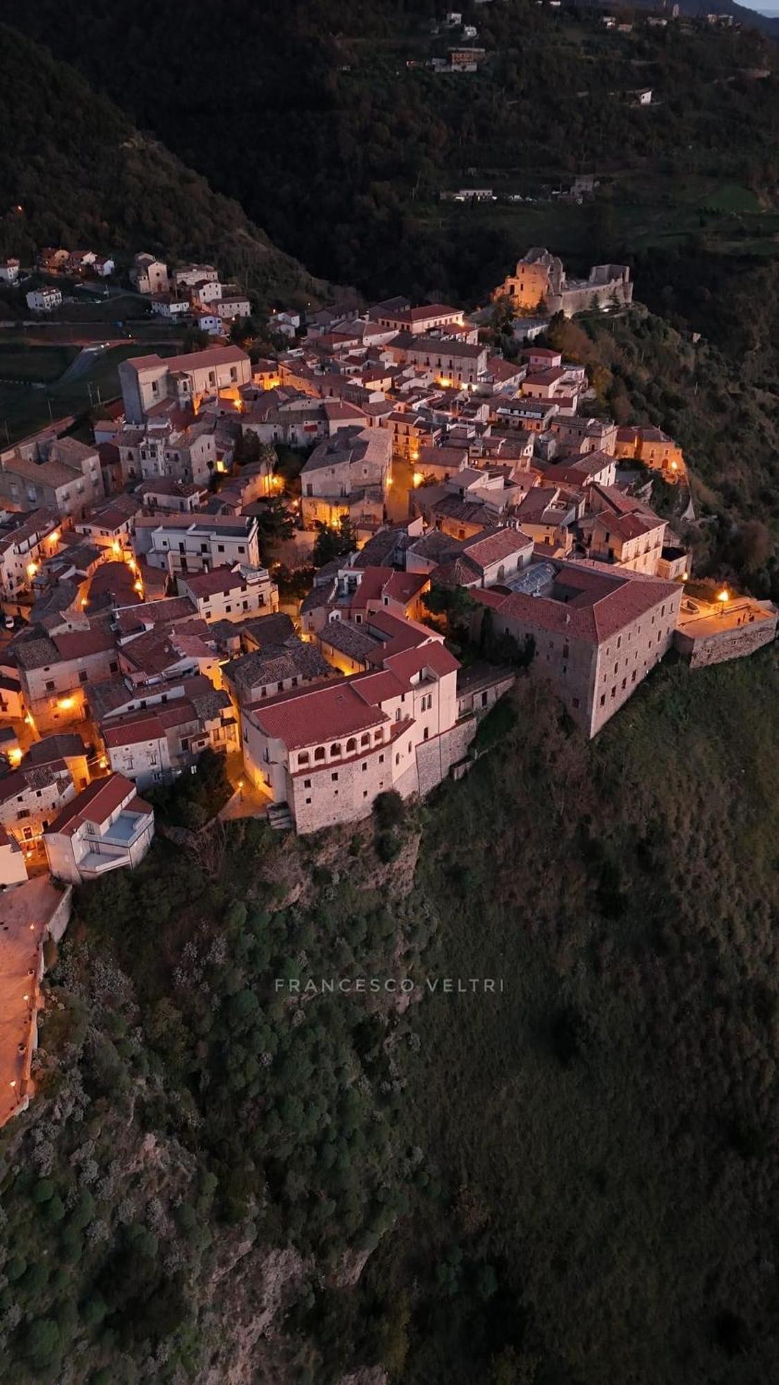 Al Castello Apartment Fiumefreddo Bruzio Esterno foto