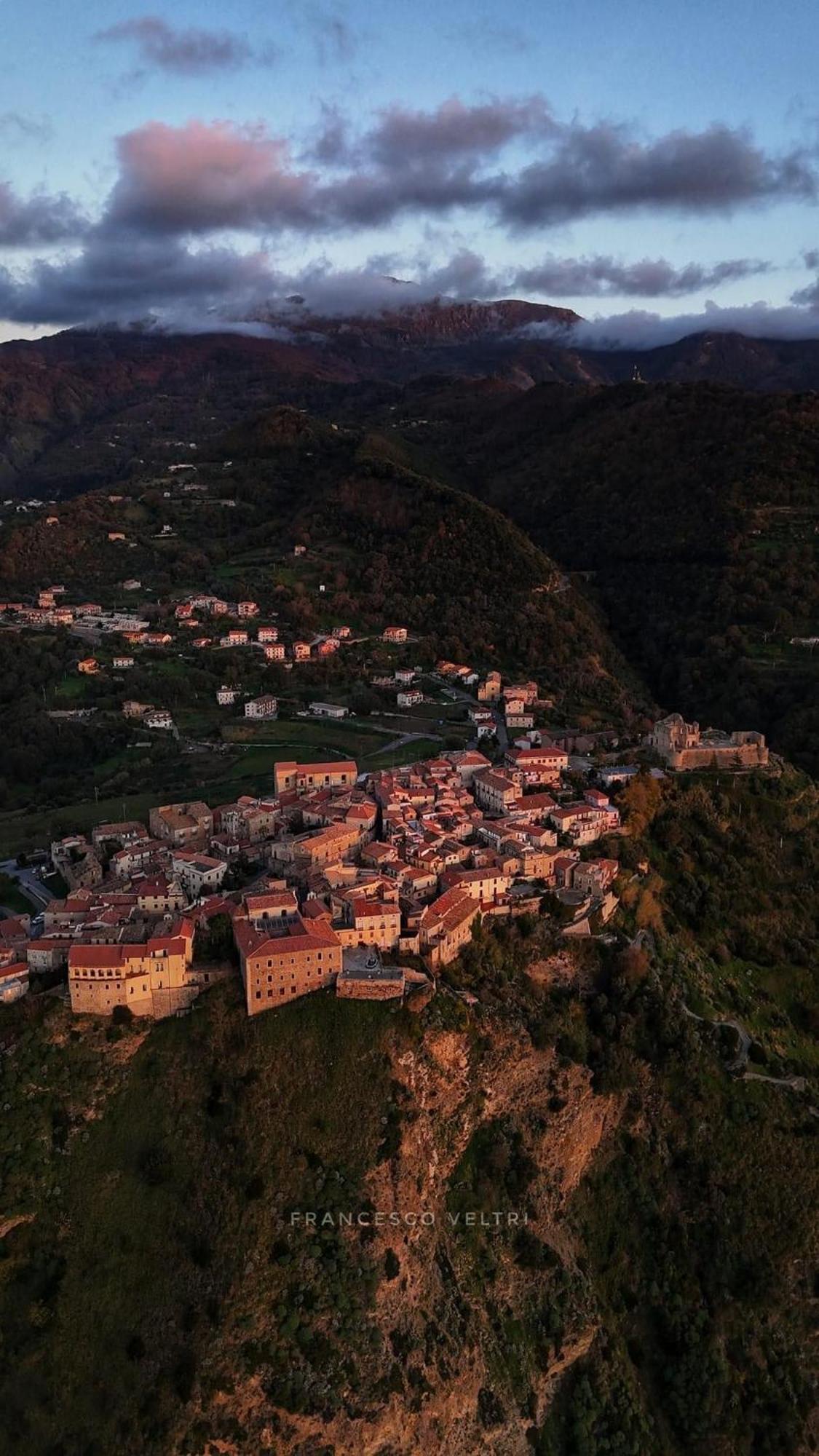 Al Castello Apartment Fiumefreddo Bruzio Esterno foto