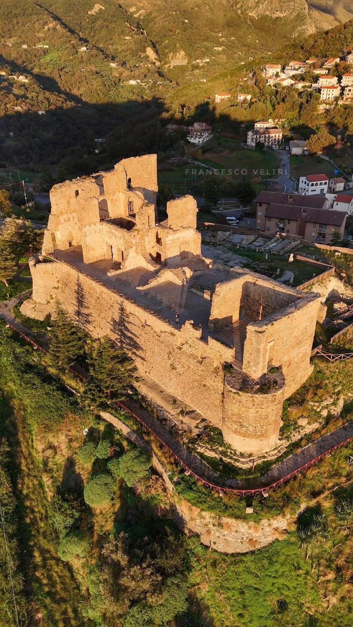 Al Castello Apartment Fiumefreddo Bruzio Esterno foto